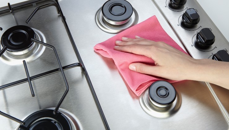 Horno y estufa brillantes