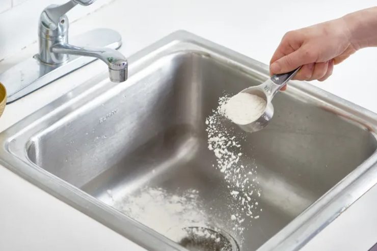 Espolvoreo el fregadero con harina, ¡mi abuela me enseñó eso! ¡El resultado es fantástico! – Mis Consejos Jardinería