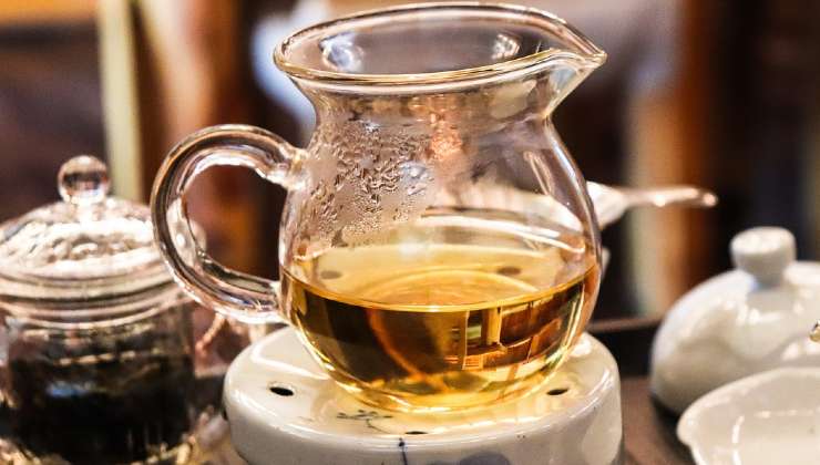 infusión de romero para flores en el jardín