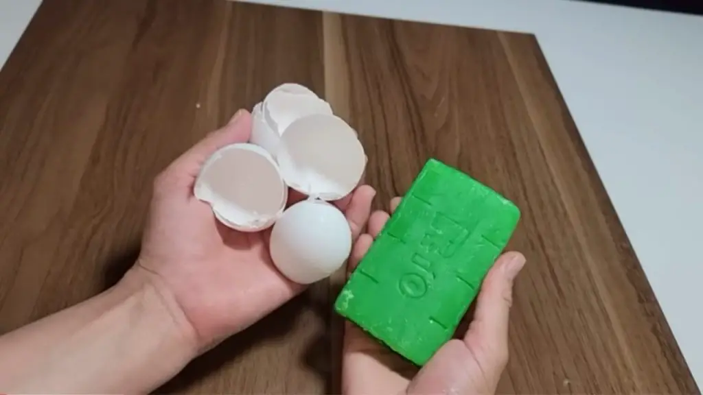 Todo lo que necesitas son 3 cáscaras de huevo y una simple pastilla de jabón para hacer algo único en casa. – Mis Consejos Jardinería