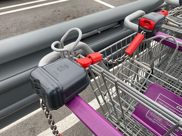 Una pestaña de bobina para desbloquear el caddy.