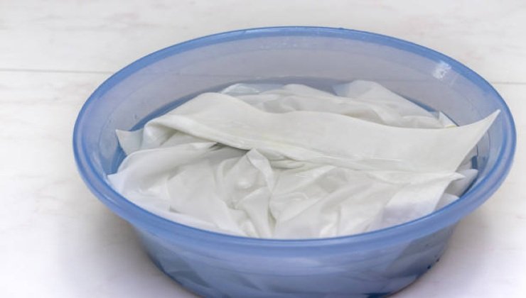 Remojar paños blancos