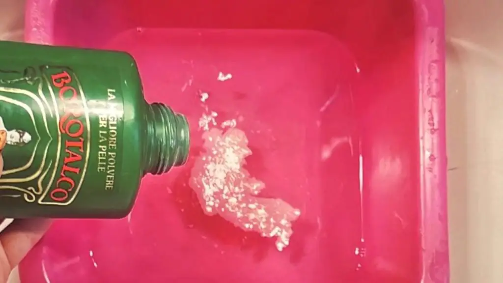 Talco para bebés en agua tibia, ahorras mucho tiempo limpiando – Mis Consejos Jardinería