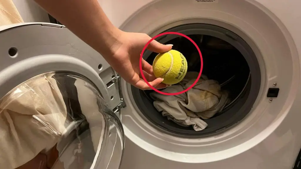 Mete una pelota de tenis en la lavadora, lo que le pasa a la ropa es sensacional – Mis Consejos Jardinería