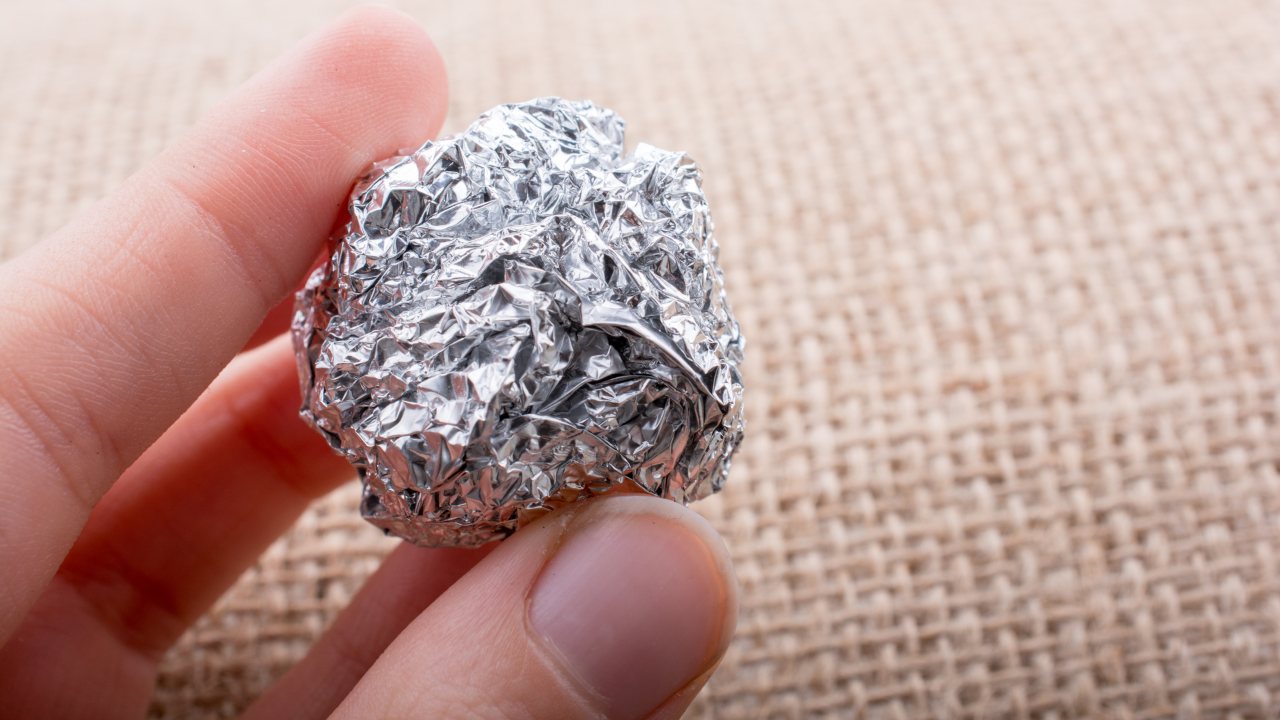 bola de papel de aluminio
