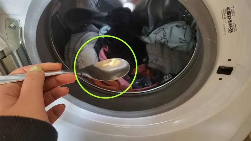 Deja de perder el tiempo planchando, pon esto en la secadora y tendrás ropa perfecta. – Mis Consejos Jardinería