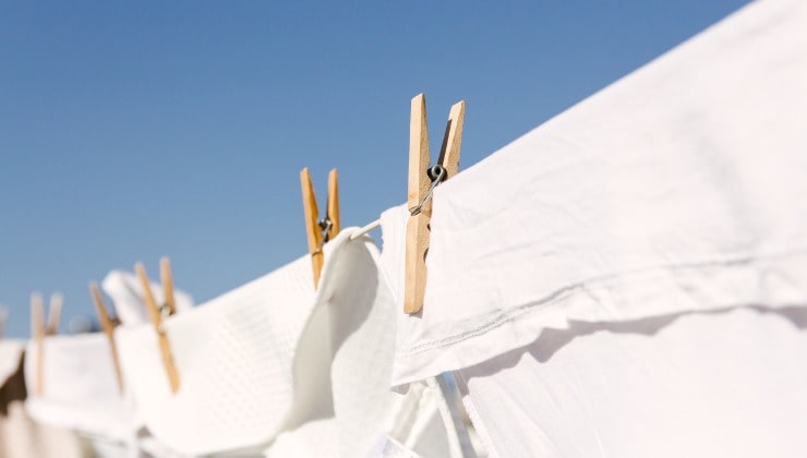 Ropa blanca al sol
