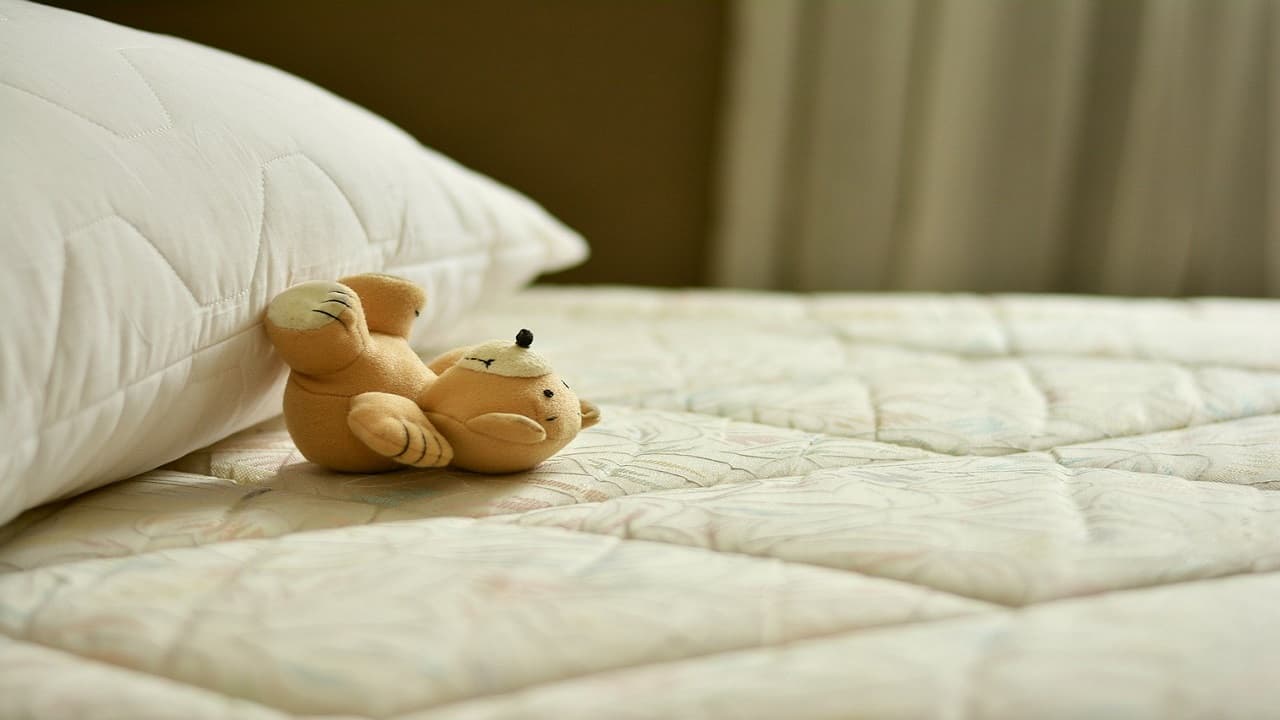 Colchones y almohadas amarillentos