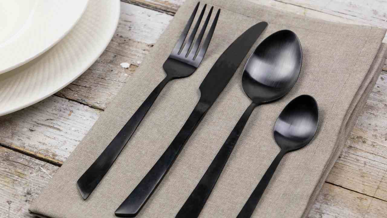 Cubiertos: aquí se explica cómo eliminar manchas y rayas