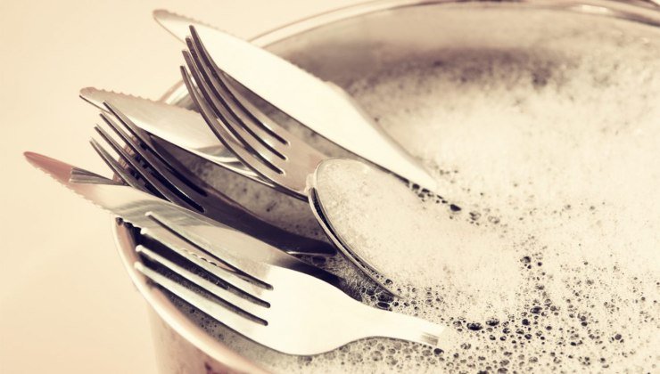 Cubiertos: aquí se explica cómo eliminar manchas y rayas