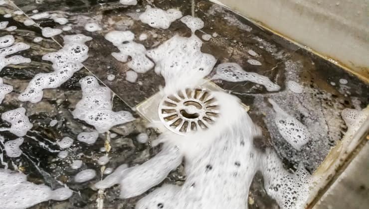 desagüe de la ducha obstruido