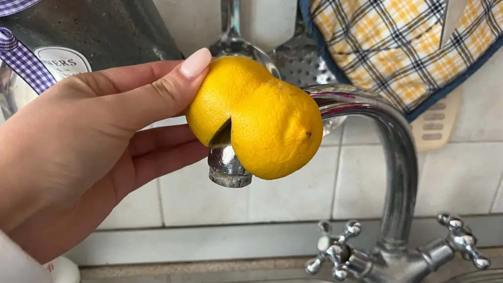 He aquí por qué debería envolver un limón alrededor de su grifo – Mis Consejos Jardinería