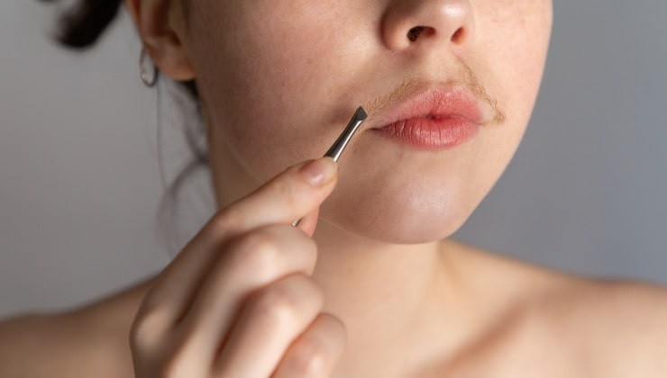 joven, con, vello facial