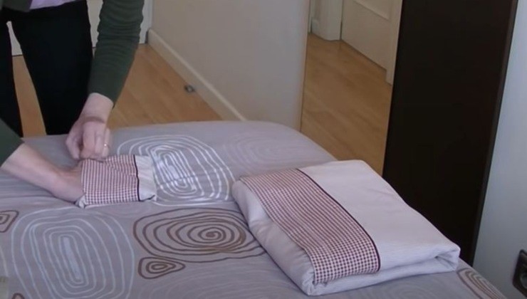 doblar sábanas y fundas de almohada - aquí está el método de la bolsa