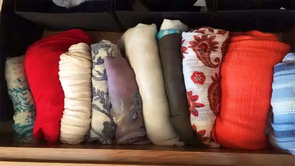 Cómo doblar y organizar chaquetas en el armario con el famoso método chino – Mis Consejos Jardinería