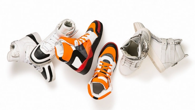 Zapatillas de diferentes colores.