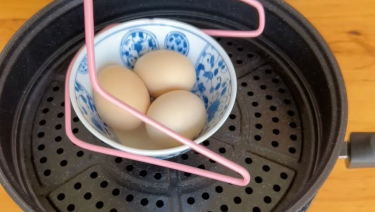 formas alternativas de usar perchas en la cocina