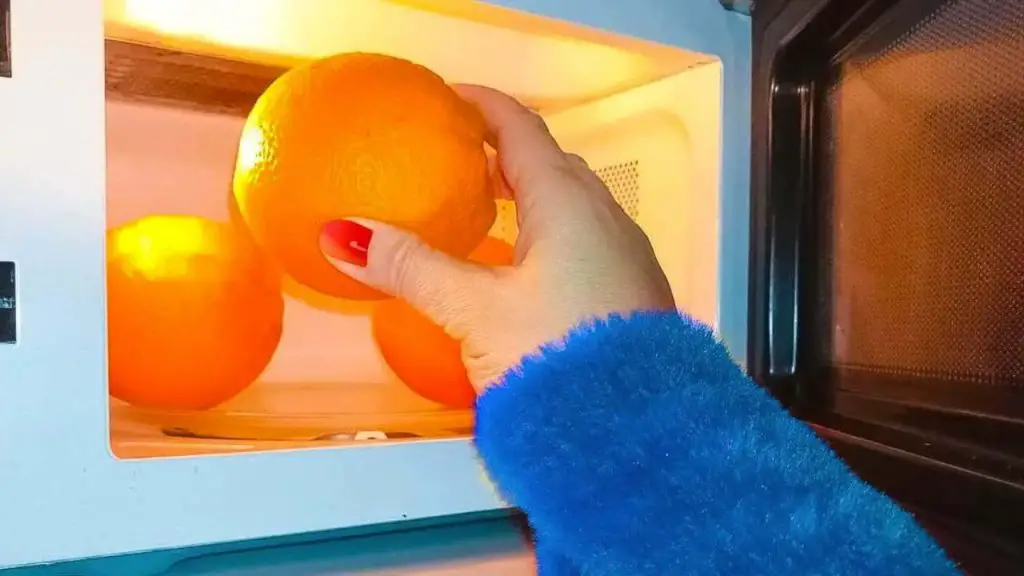 Naranjas, mételas en el microondas antes de pelarlas: he aquí por qué – Mis Consejos Jardinería