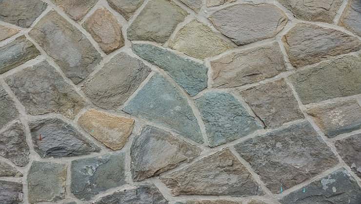 Suelo exterior de piedra