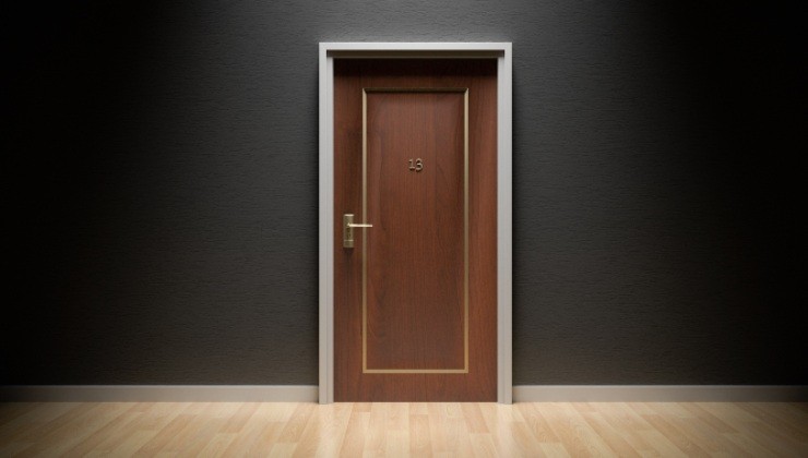 Puertas de madera aburridas: cómo dejarlas como nuevas