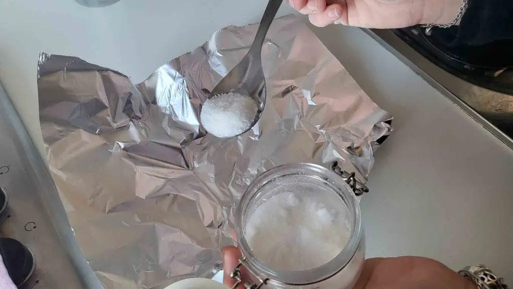 Papel de aluminio y azúcar, el truco perfecto que no sabías: para qué sirve – Mis Consejos Jardinería