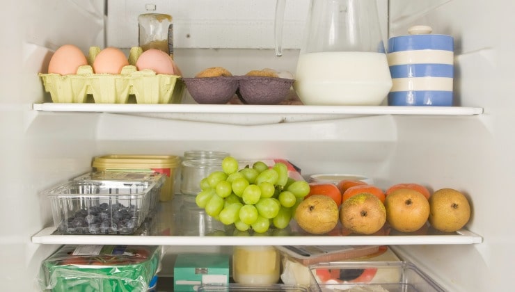 Almacenamiento de alimentos en la nevera.
