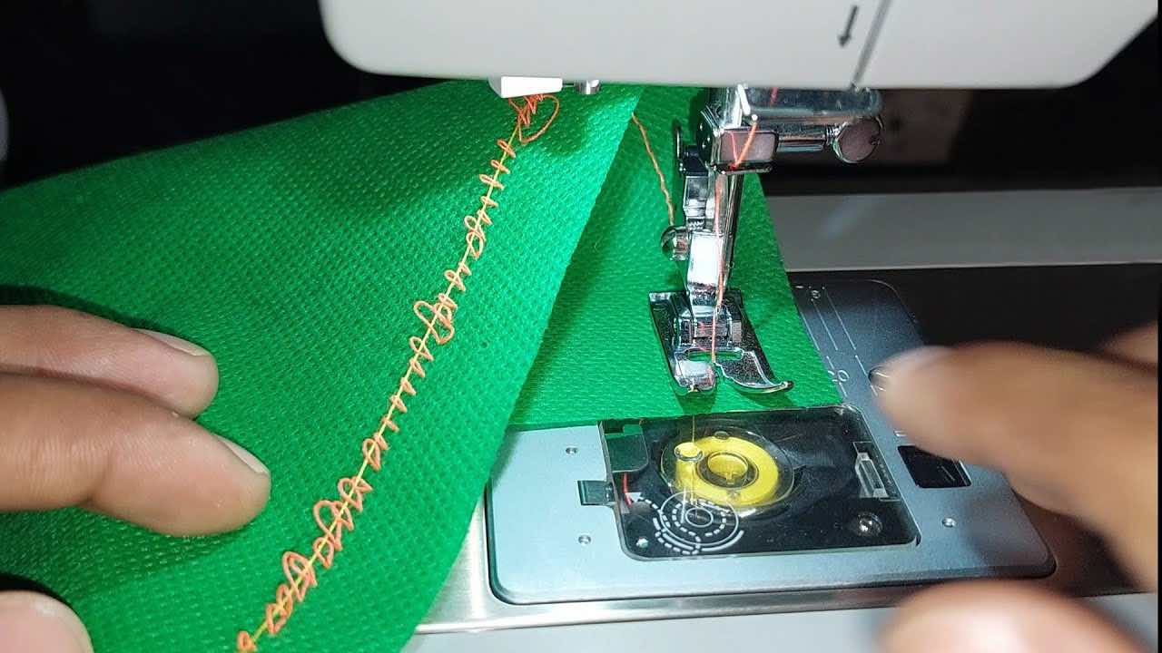 Máquina de coser rompiendo el hilo