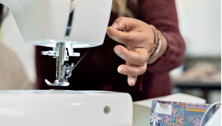 Bordar con la máquina de coser