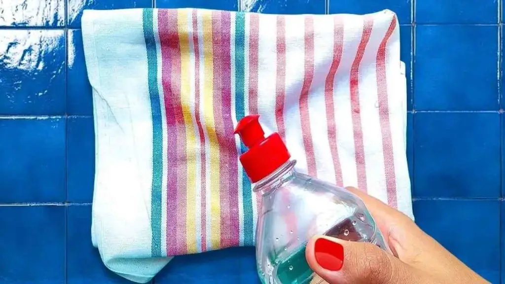 Verter vinagre en una toalla de cocina eliminará este problema común – Mis Consejos Jardinería