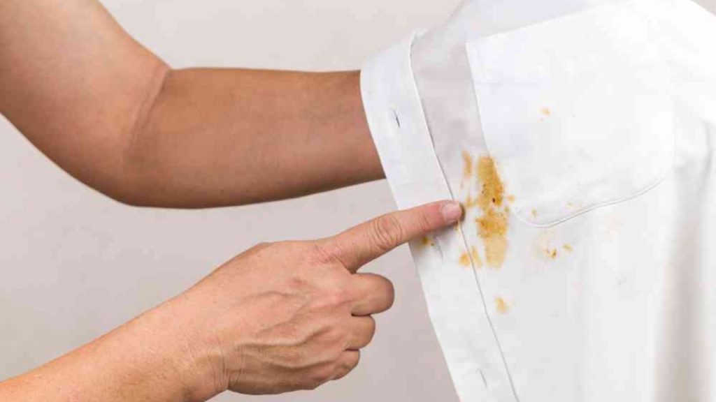 Cómo deshacerse de las manchas de grasa de la ropa, este método natural servirá – Mis Consejos Jardinería
