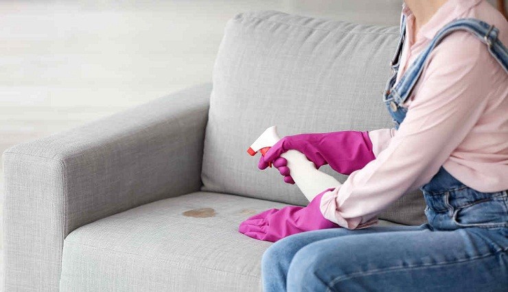como-limpiar-el-sofa-con-vinagre