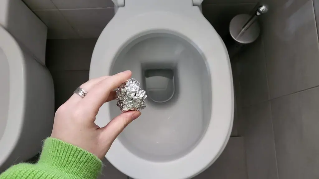 Papel de aluminio en el inodoro, hazlo y te sorprenderás: lo que sucede – Mis Consejos Jardinería