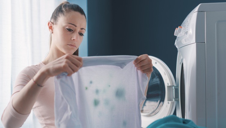 el remedio para quitar las manchas de la ropa