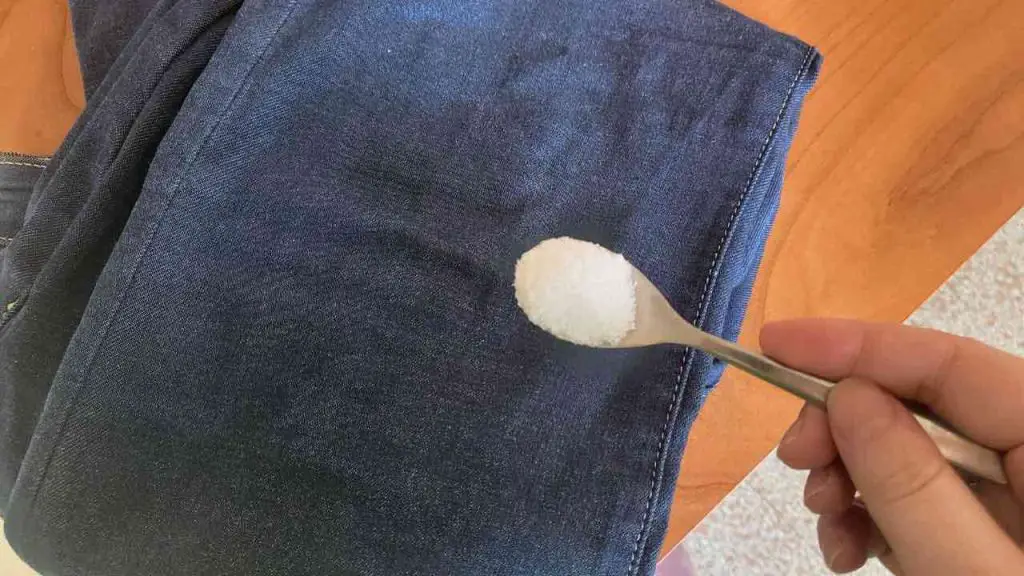 ¿Por qué le echan azúcar a los jeans antes de lavarlos en la lavandería? La razón por la cual – Mis Consejos Jardinería