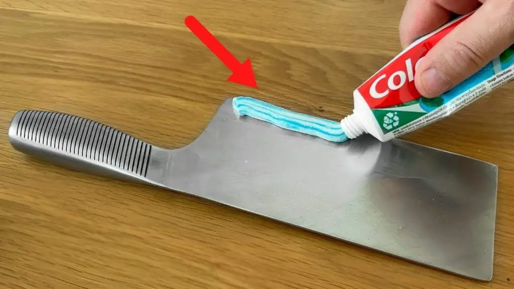 Aplicar un poco de pasta de dientes al cuchillo de cocina: el truco del carnicero – Mis Consejos Jardinería