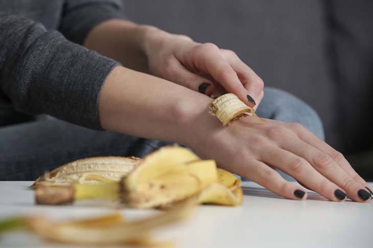 Calma las irritaciones de la piel con cáscara de plátano