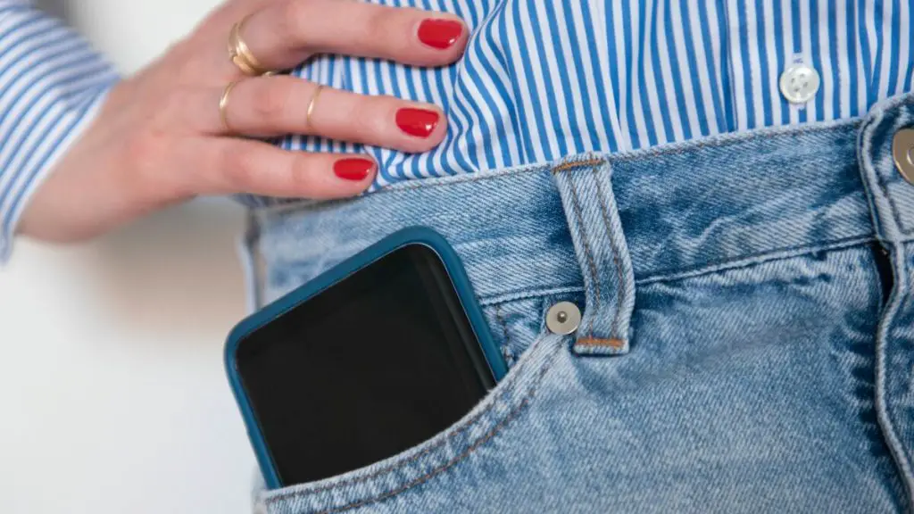 ¿Por qué los bolsillos traseros de los jeans de mujer son más pequeños que los de los hombres? – Mis Consejos Jardinería