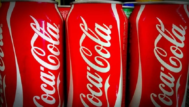 latas de coca-cola
