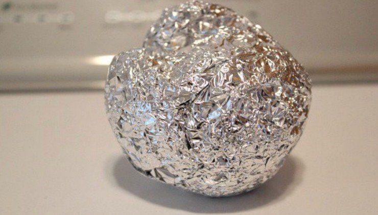 Bola de papel de aluminio