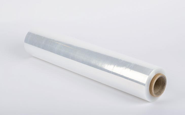 Un rollo de film transparente