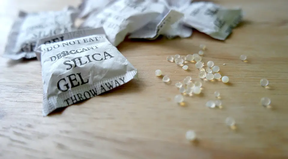 7 formas de usar las bolsitas de gel de sílice (no las tires) – Mis Consejos Jardinería