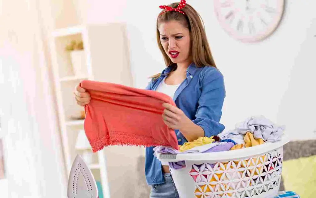 Adiós a las manchas de maquillaje en la ropa: así las eliminarás para siempre – Mis Consejos Jardinería