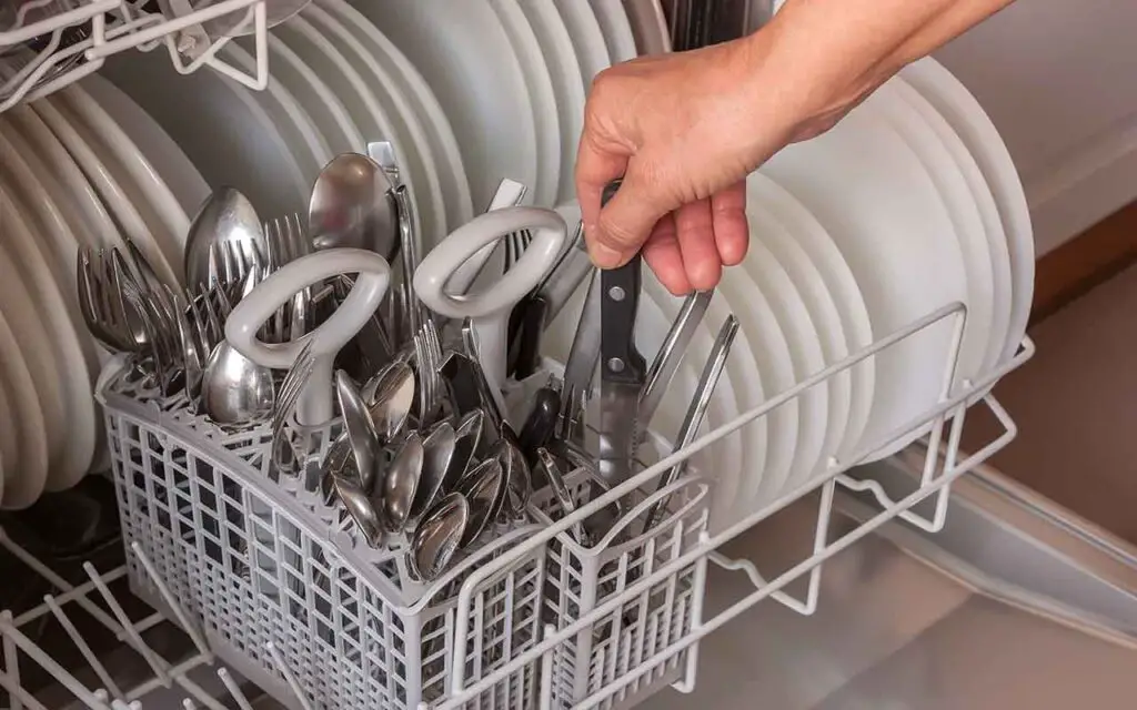 Anillos en los cubiertos lavados: así es como nunca más los tendrás con este truco – Mis Consejos Jardinería