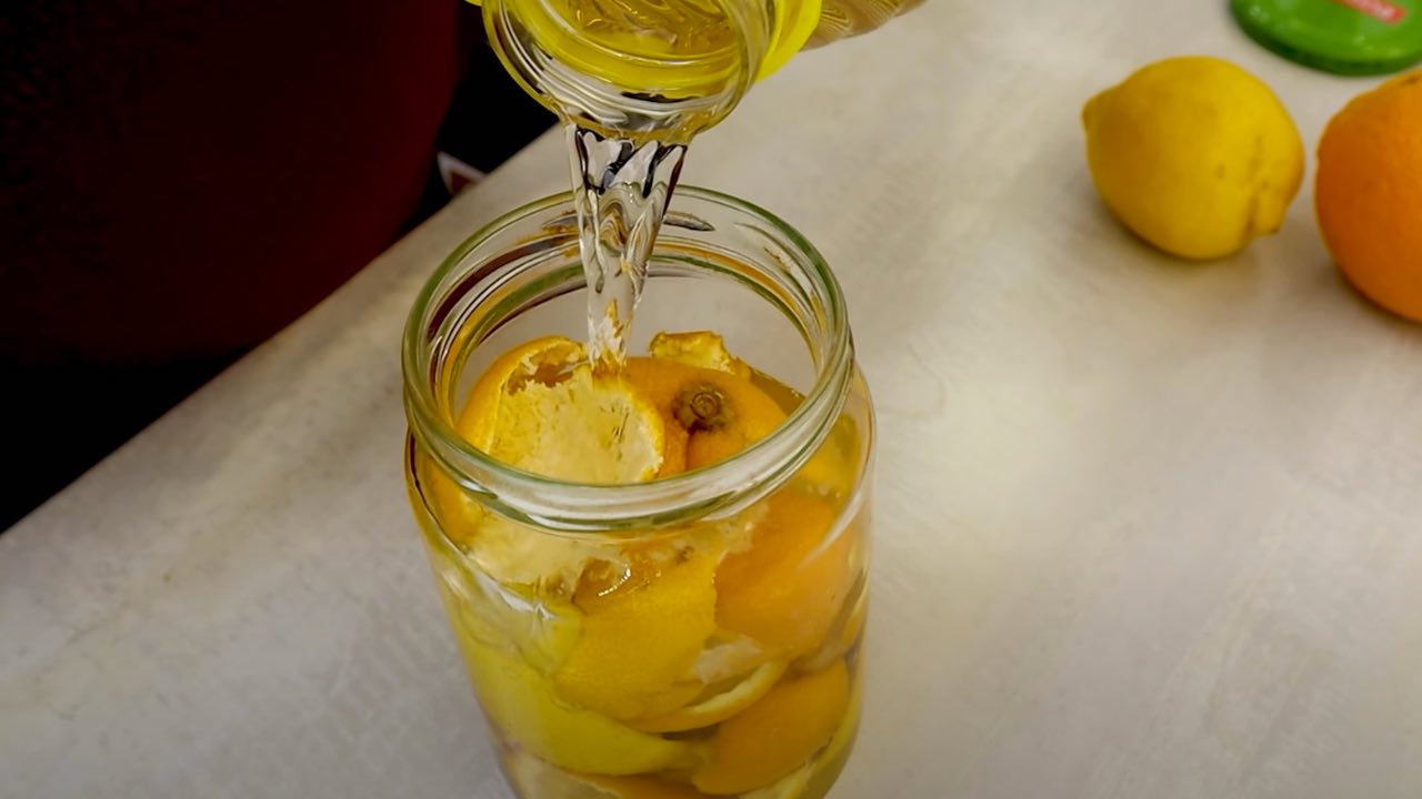 naranjas y limones en tarro