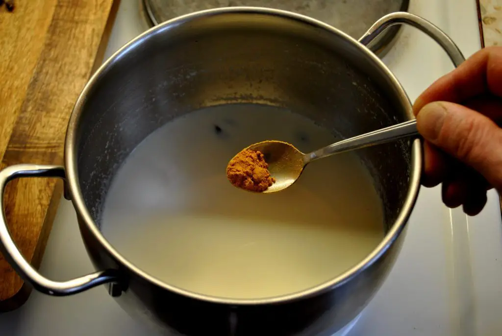 Cómo hacer un pesticida natural: el método con leche caducada