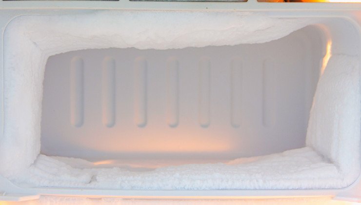 Congelador lleno de hielo