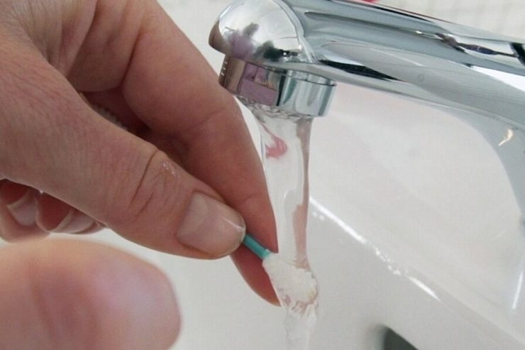 Destapé el fregadero obstruido sin gastar 1 euro, simplemente con un bastoncillo de algodón – Mis Consejos Jardinería