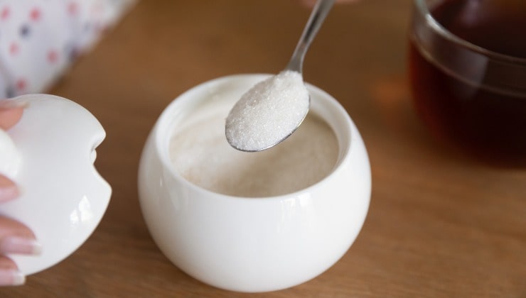 cucharadita de azúcar granulada