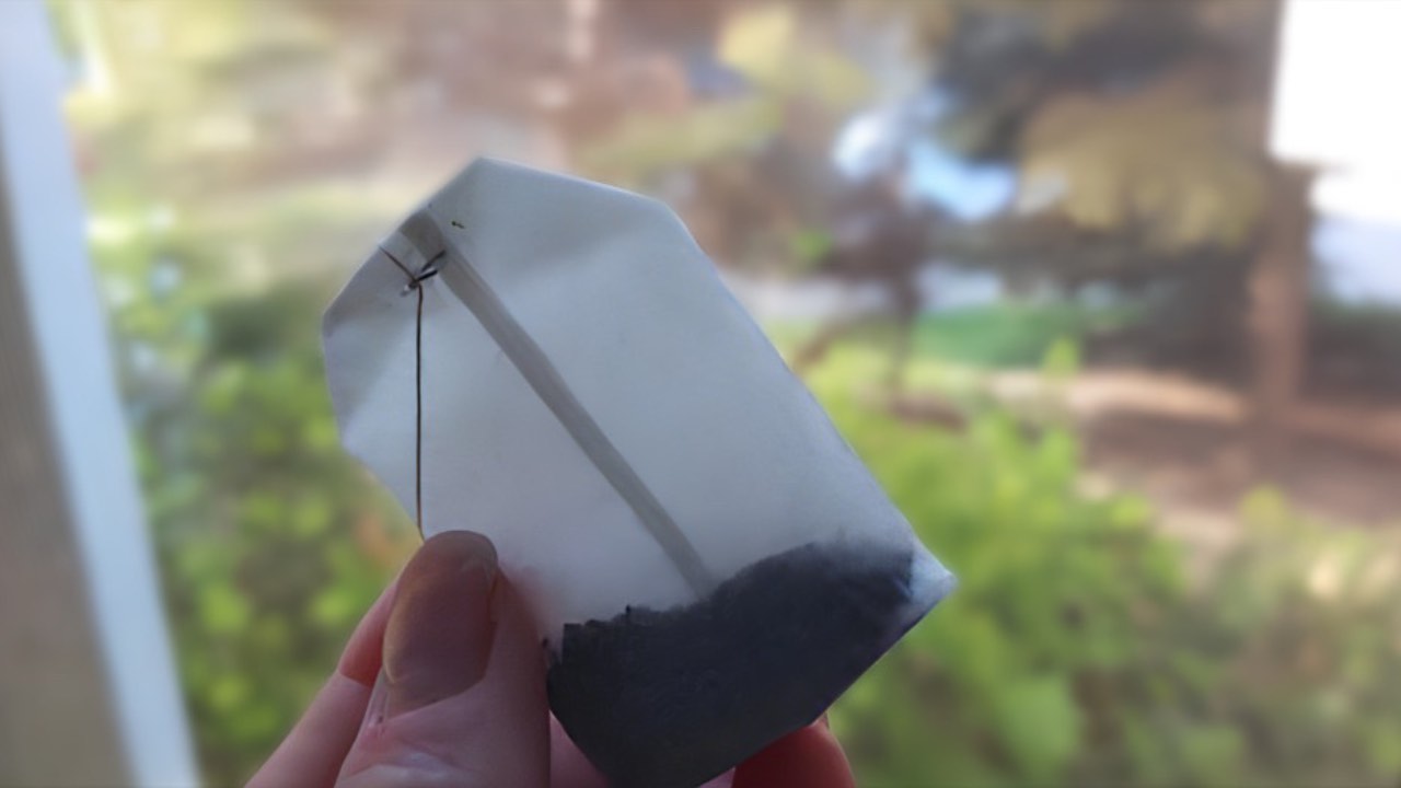Frotar una bolsita de té