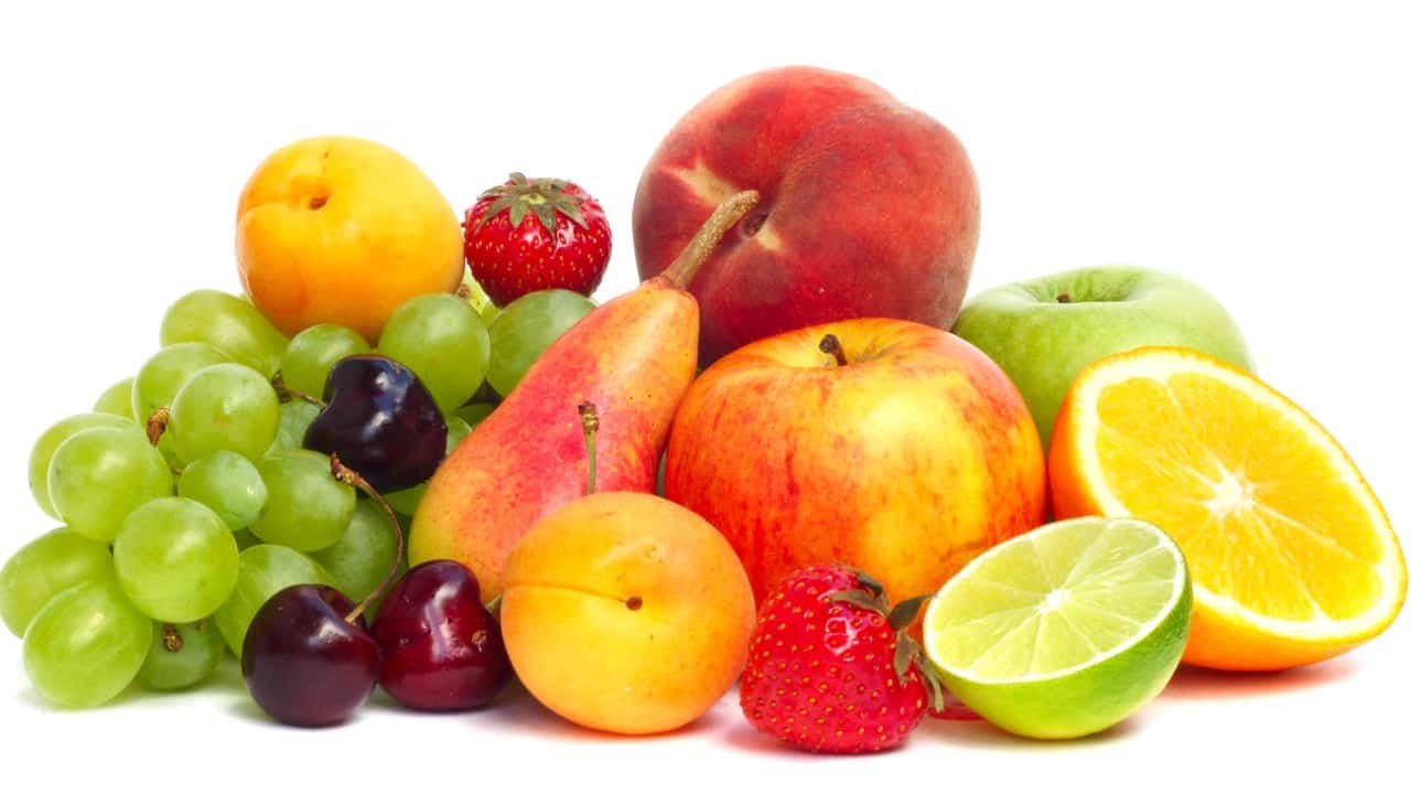 Varios tipos de fruta fresca